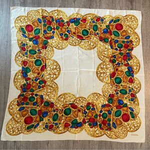 CHANEL Vintage 2000s Cabochon Jewelry Wreath Brooch Jewelry Printed Silk Scarf